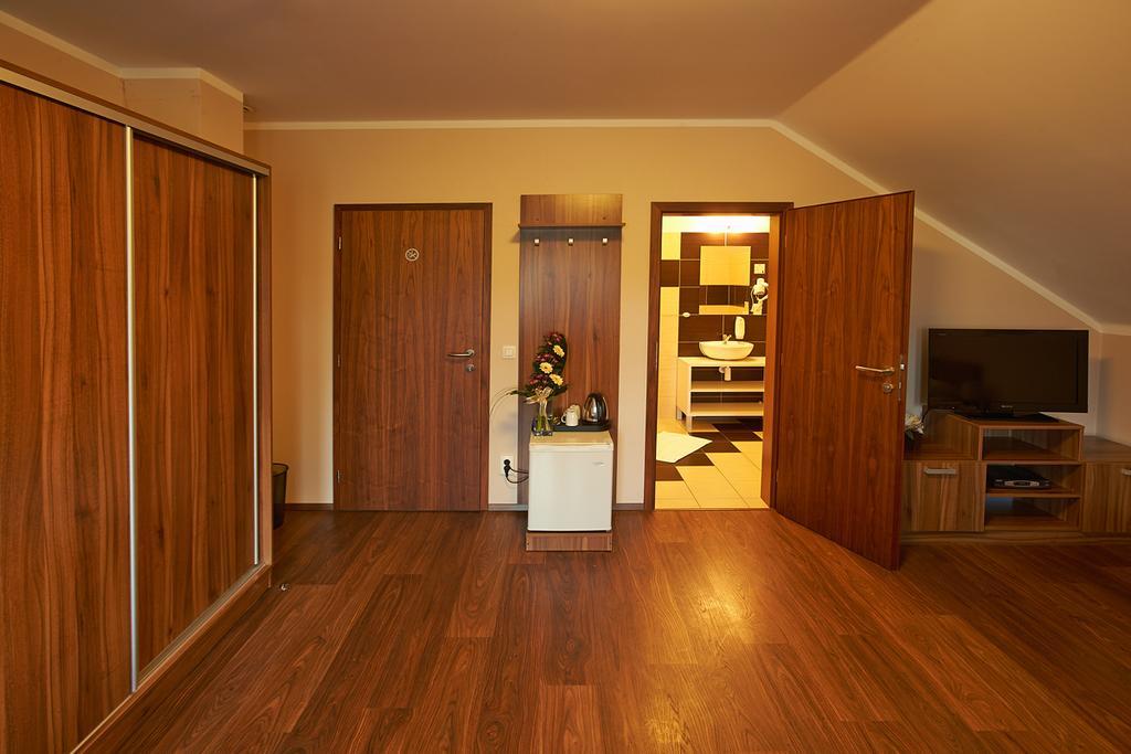Hotel Horse Riding - Jezdecky Areal Trsice Room photo