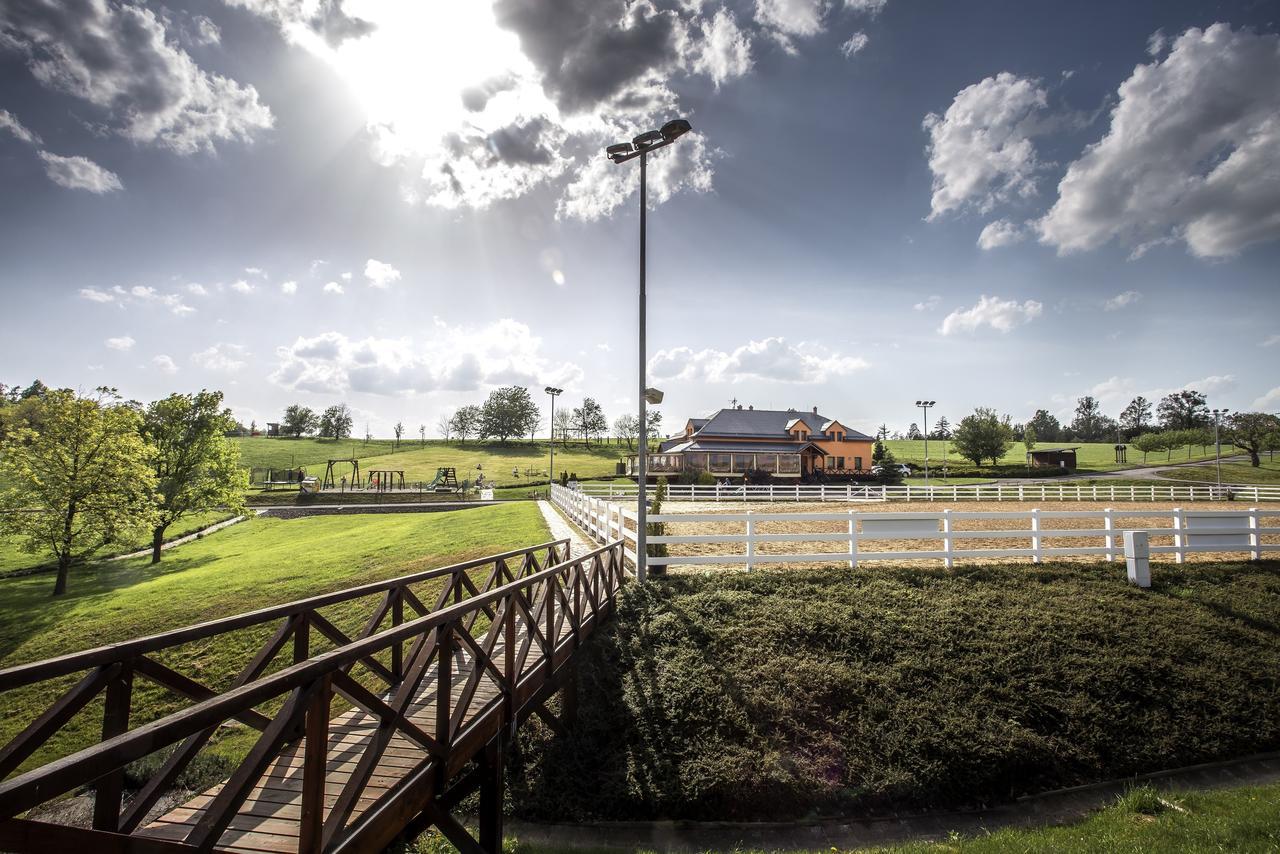 Hotel Horse Riding - Jezdecky Areal Trsice Exterior photo