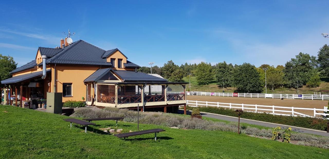 Hotel Horse Riding - Jezdecky Areal Trsice Exterior photo